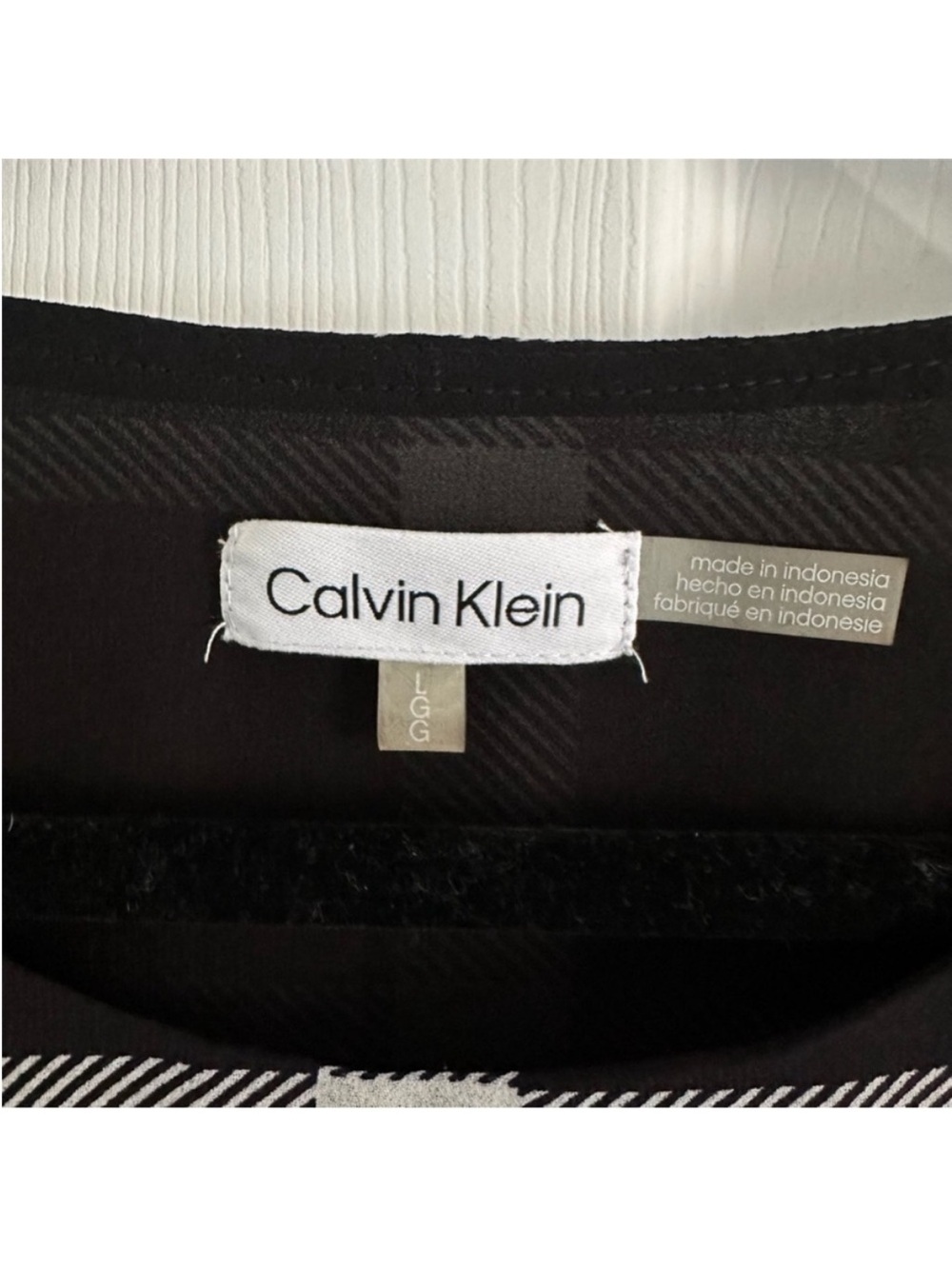 Size L Calvin Klein Women’s Black White Plaid Ruched Sleeve Blouse Top - Picture 5 of 6